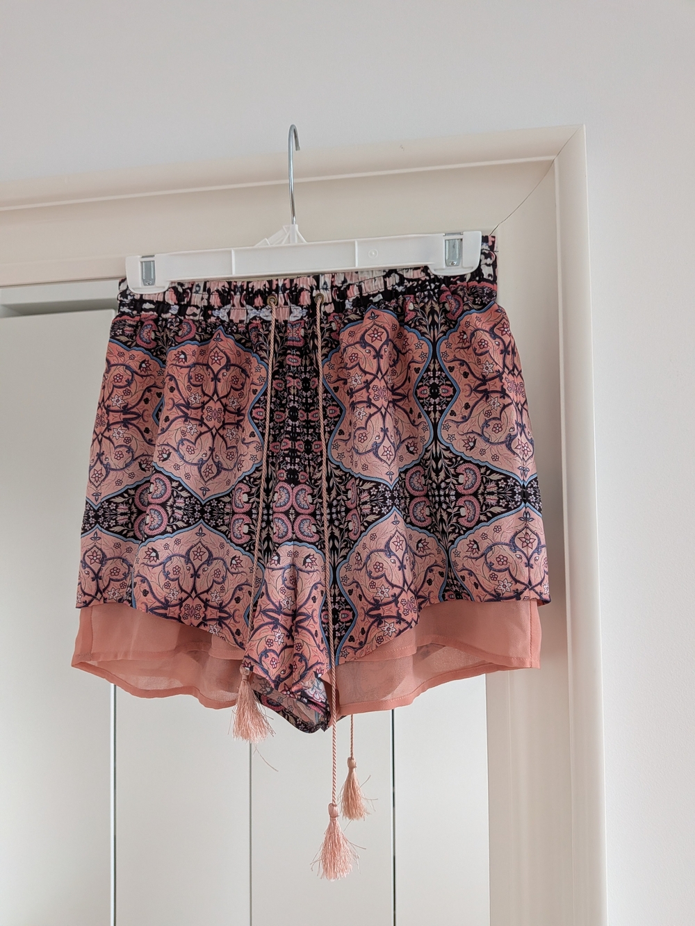 Bebe Printed Pink Paisley Women's Shorts with Tassel Tie Size XS